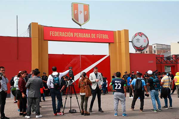 Al respecto, el presidente de la FPF, Agustín Lozano, dijo que se marcó la hoja de ruta del fútbol local, que dará paso a las elecciones en esa institución en el 2020.