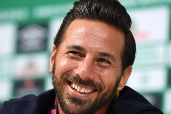 El  técnico de Barcelona recordó la etapa en que coincidió con Pizarro en el Bayern Múnich.