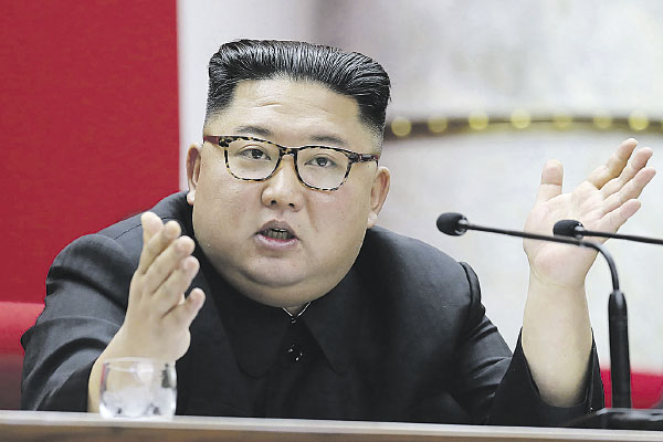 Kim Jong-un le advierte que efectos serán nefastos si interfiere en sus decisiones.