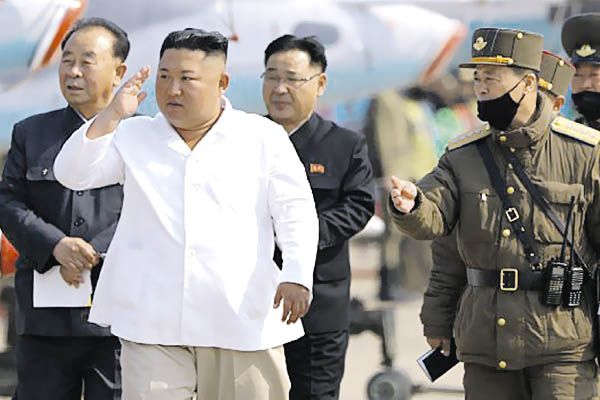 Embajador de Kim Jong-un dice que pelearán codo a codo contra Washington.