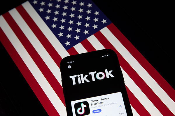 TikTok tiene más de 100 millones de usuarios en Estados Unidos y se ha convertido en poco tiempo en una de las redes sociales más populares del mundo. (Foto: EFE/Roman Pilipey)