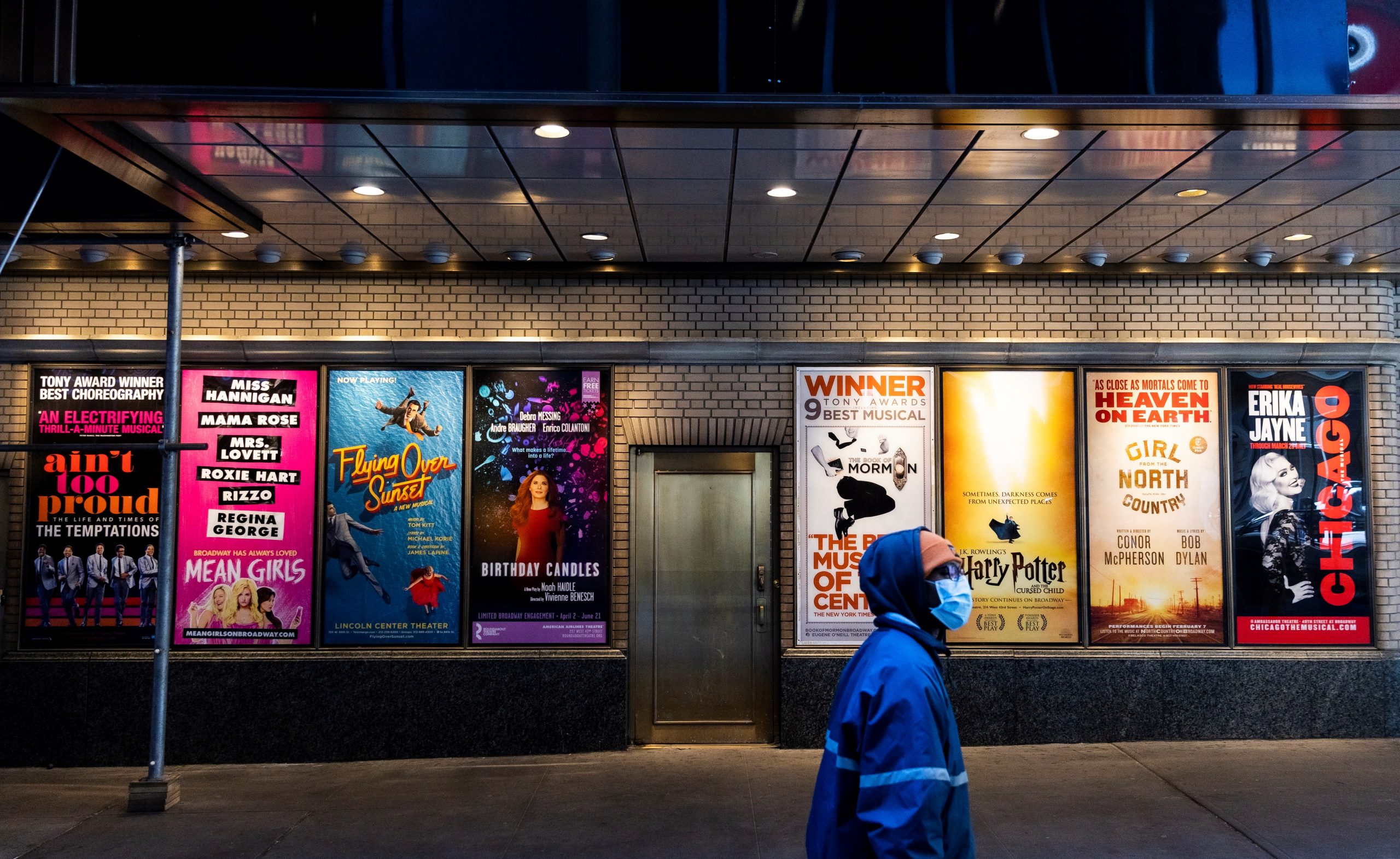 Vista de carteles de shows en teatros de Broadway cerca a Times Square en Nueva York (EE.UU.). (Foto: EFE/Justin Lane)