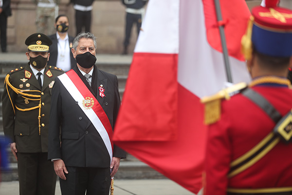 El presidente de la República, Francisco Sagasti; y los ministros de Estado, saludan en los exteriores de Palacio de Gobierno. (Foto: Presidencia Perú)